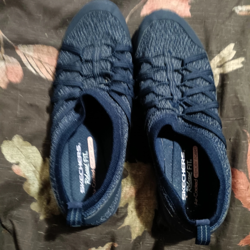 Sketchers relaxed fit  air cooled memory foam